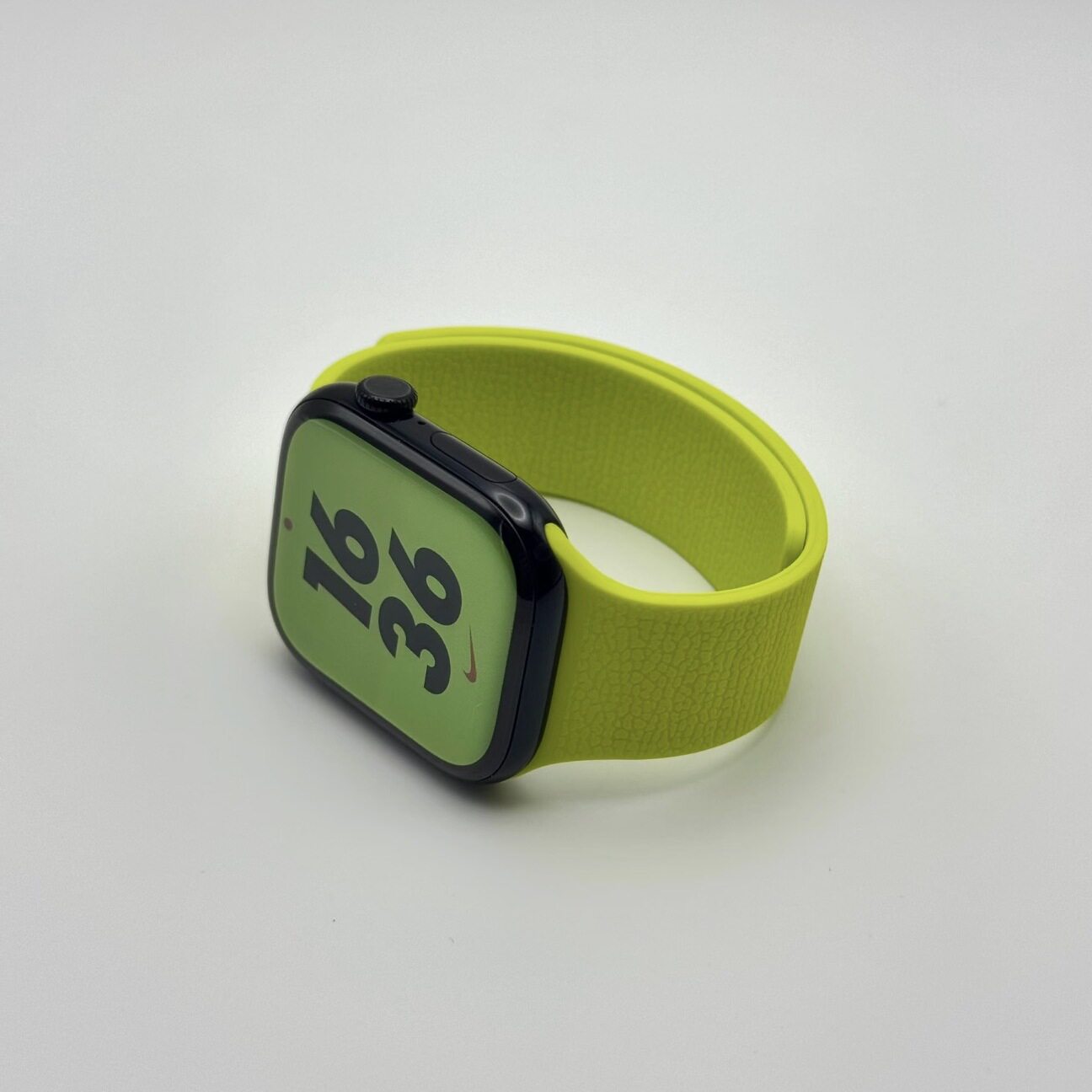 适用iWatchs11代新款华为FIT5高级荧光绿荔枝纹硅胶磁吸表带苹果手表s10987舒适FIT43小米10Pro运动红米6夏天
