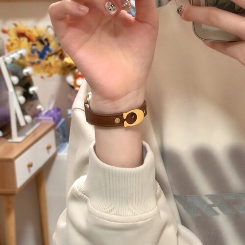适用iWatchS12代新款华为FIT5小蛮腰皮质U型钉扣表带苹果S11s1098se舒适FIT43气质小米10Pro女款红米65高级感