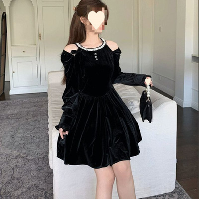 法式赫本风露肩挂脖连衣裙女丝绒生日礼服蝴蝶结纯欲风小黑裙