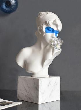 蒙眼吹泡泡女孩雕塑大理石底座人物摆件柜子发廊美业工作室艺术品