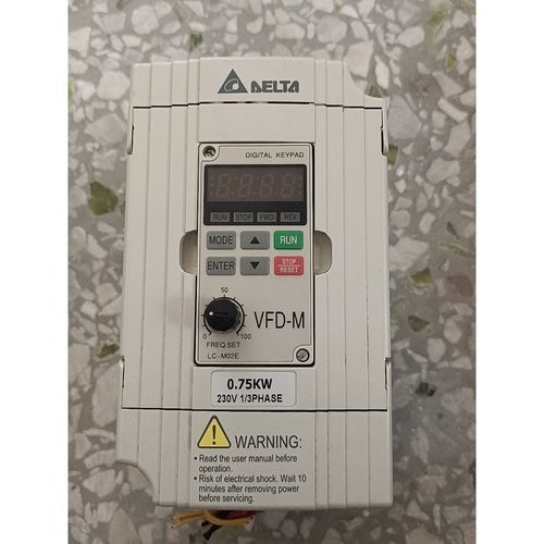 折机台达VFD007M21A   0.75KW成色漂亮,原装