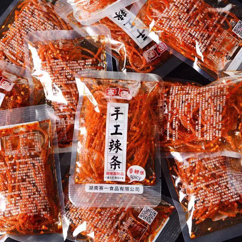 新日期赛一小包辣条香辣丝