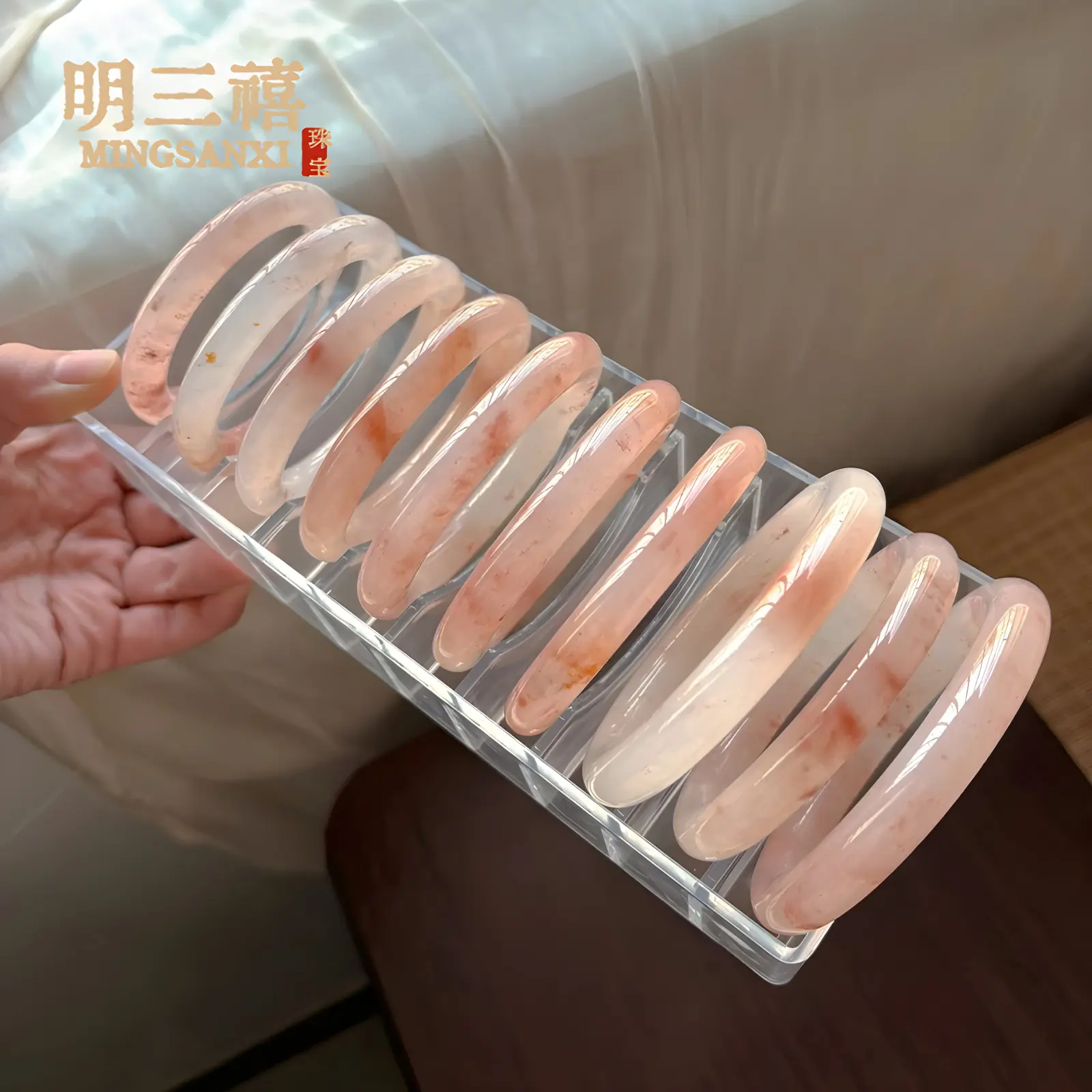 玉手镯天然粉色圆条佘太翠桃花酿款玉石镯子爆