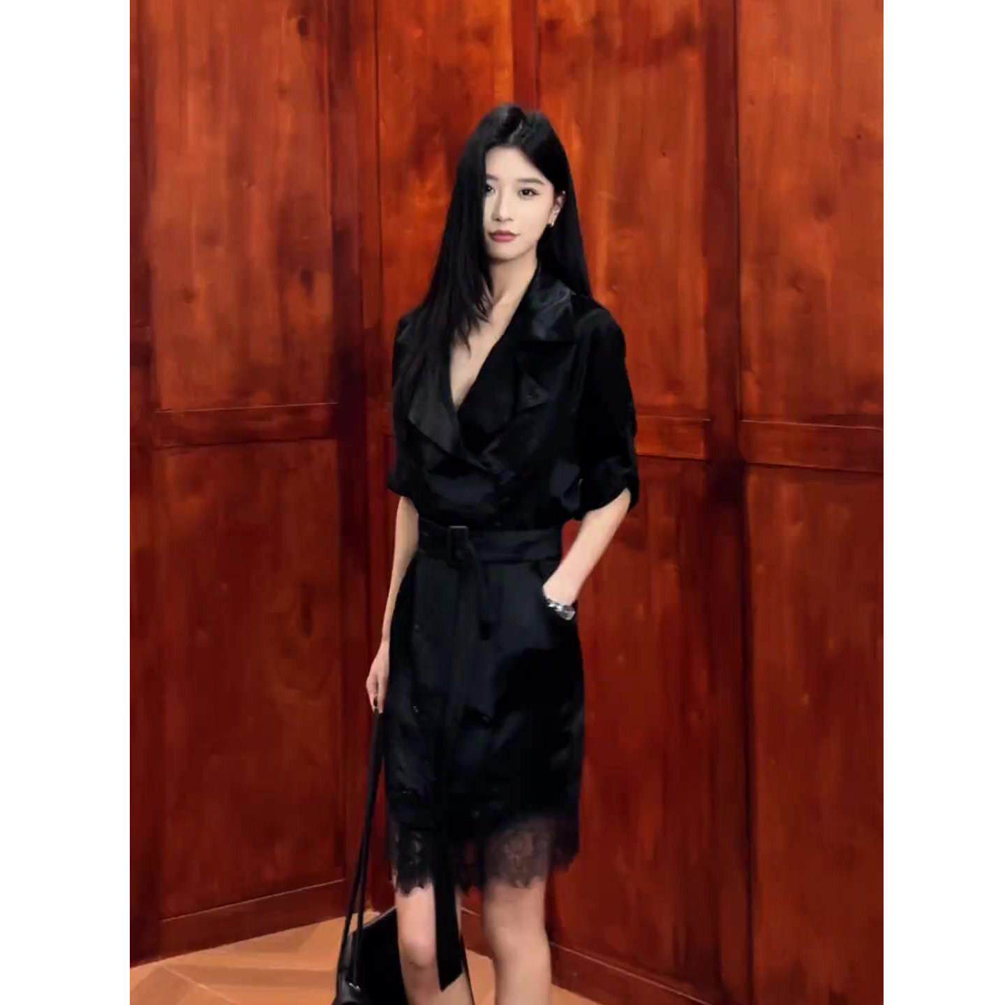 好货御姐风翻领蕾丝拼接连衣裙女2026秋新款中袖系带收腰双排扣中