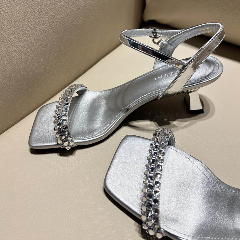 新品低跟细跟黑色性感凉鞋2026夏季方头露趾水钻一字扣带宴会高跟