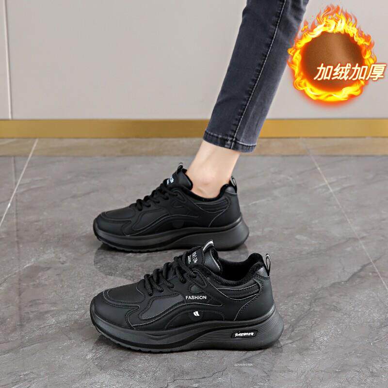 新品踩屎感运动鞋女款2026新款春秋减震跑步轻便软底超轻小码34老