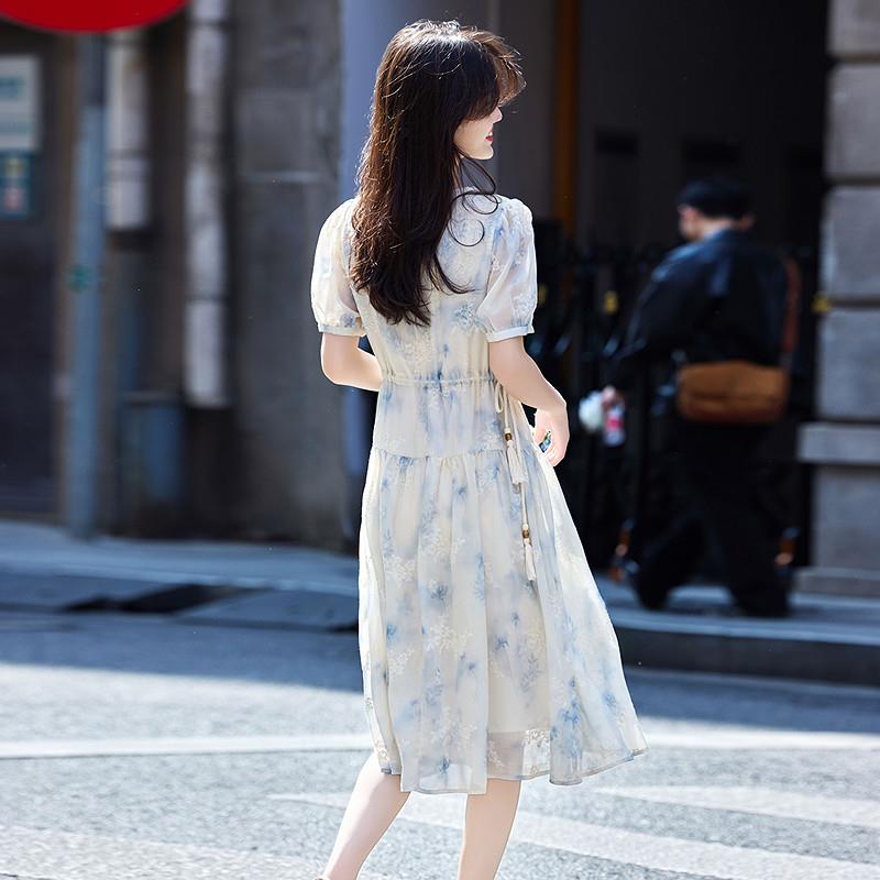 好货2026年春季新款甜美碎花刺绣显瘦连衣裙女洋气裙子