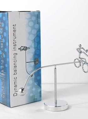 平衡球摇摆人滑翔运动不倒