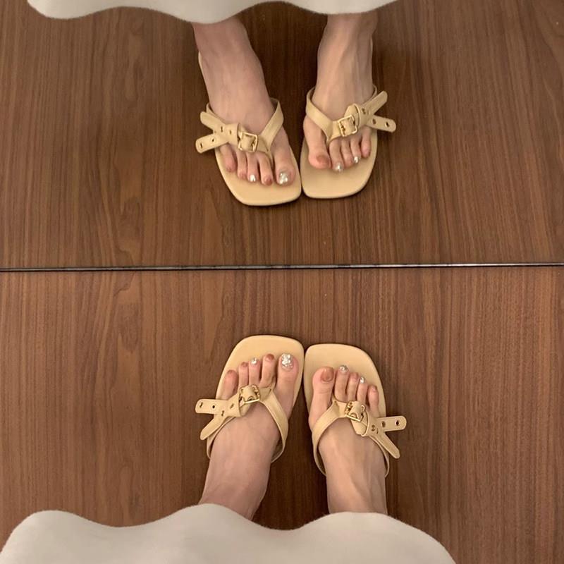 好货绝美平底夹脚人字拖女2026新款沙滩超火配裙子夹板凉拖鞋女夏