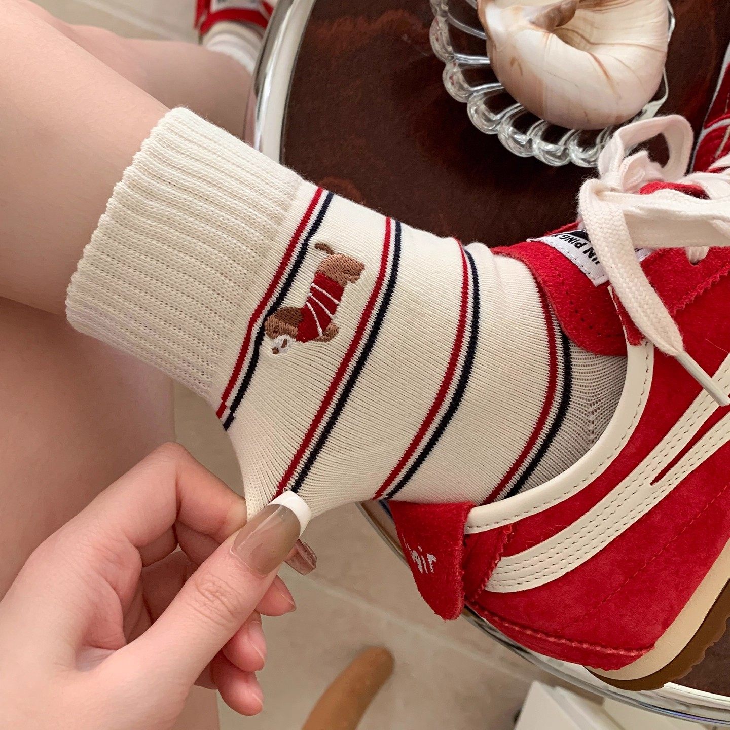 白色小狗袜子女中筒袜秋冬薄款棉袜条纹运动ins潮可爱韩国长筒袜