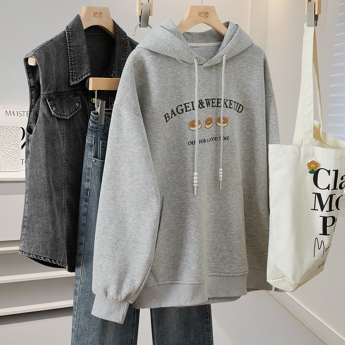 她池休闲风卫衣2025秋装新款女装抽绳连帽卡通印花长袖宽松款上衣,女装/女士精品,卫衣/绒衫,淘宝优惠券,粉丝福利购,淘宝优惠卷