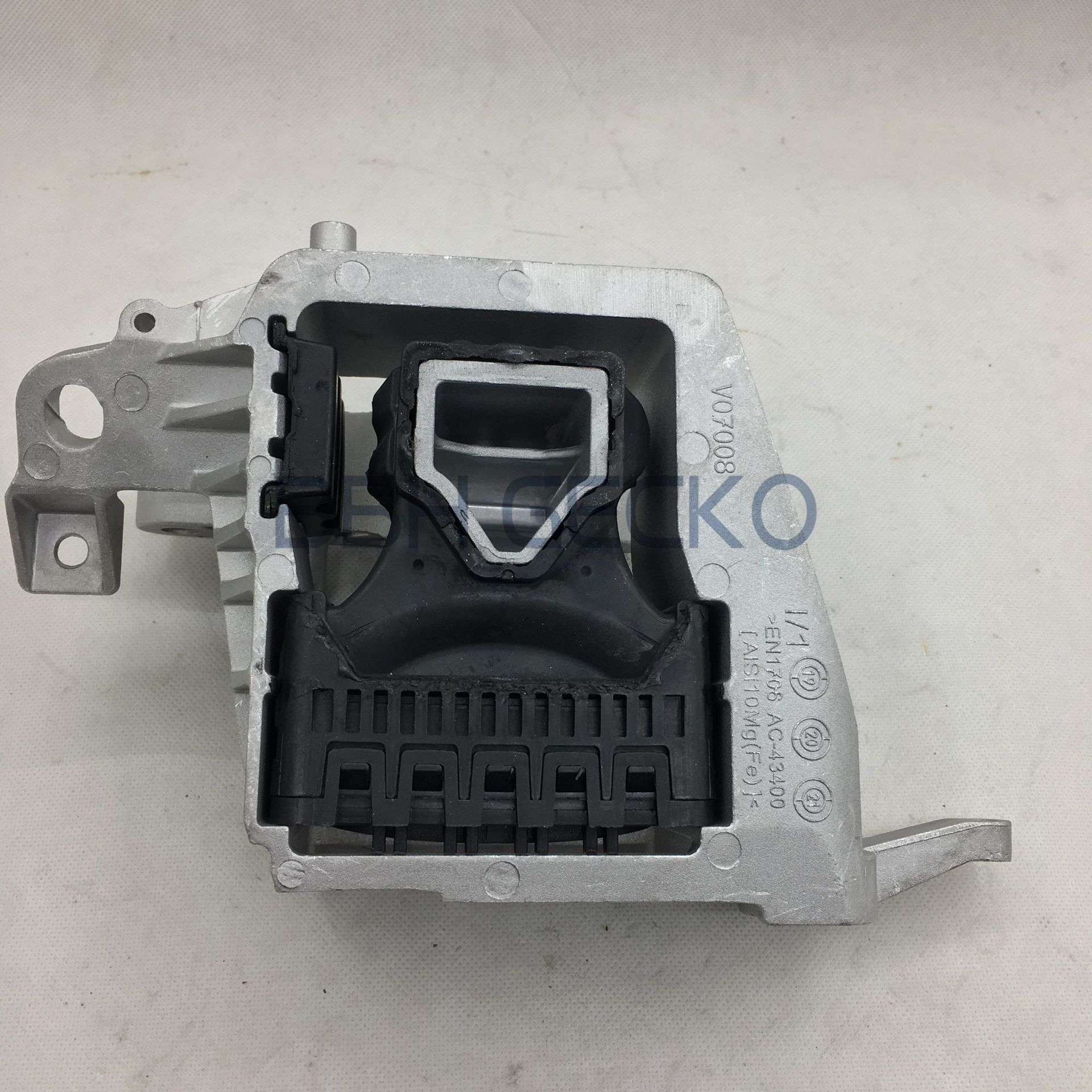 热销产品适用于宝马F45 汽车配 发动机支架机脚胶22116885934现货