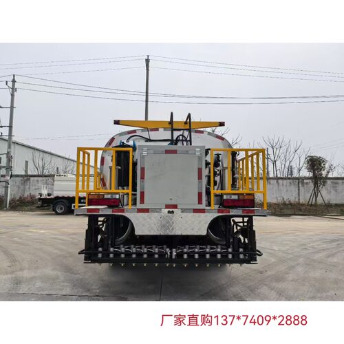 重汽沥青撒布车厂家全车自动升温8方沥青撒布车多少钱