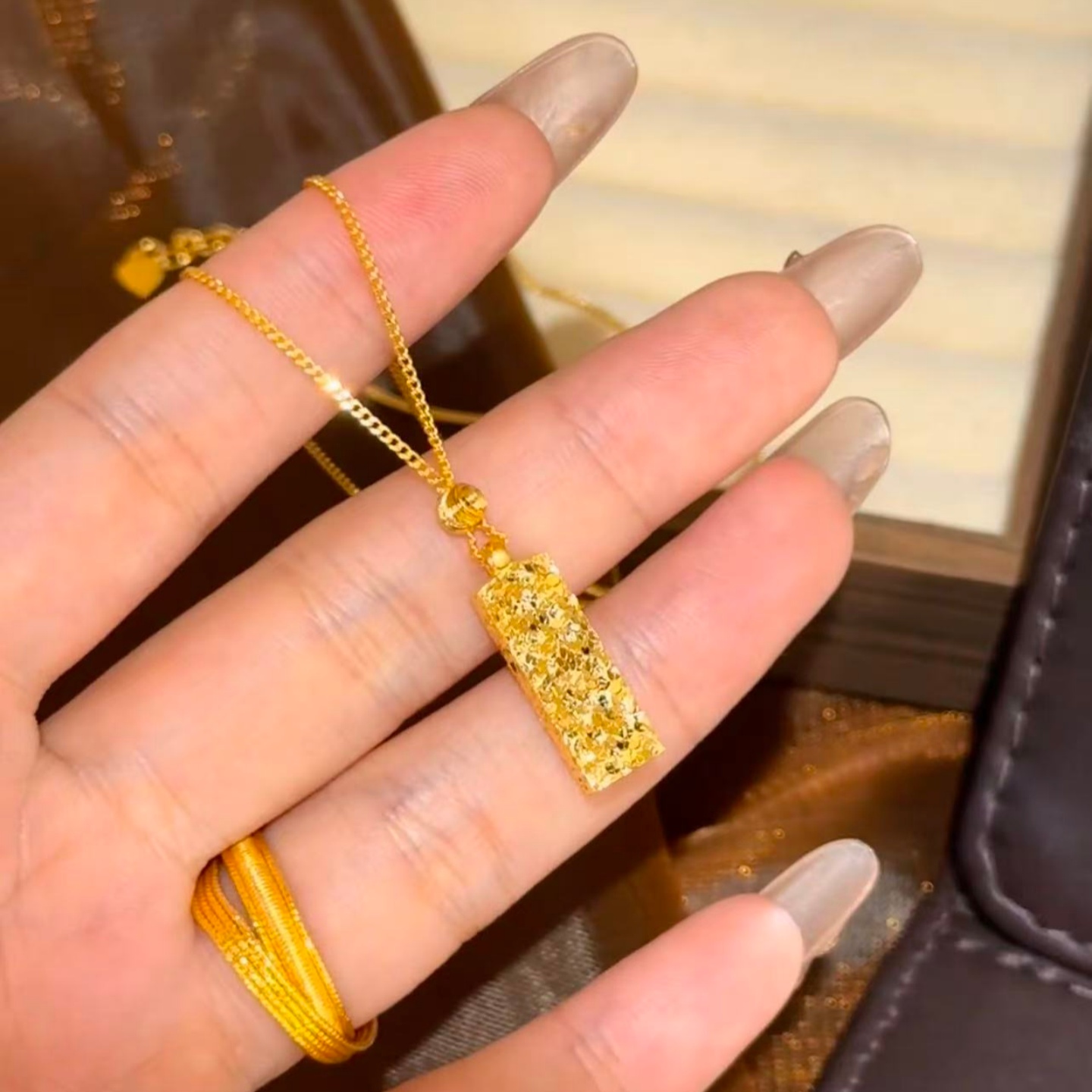 卡纯诗仿真金黄金色沙金四方来财碎冰冰吊坠项链女锁骨链财来运转