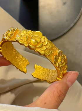 金店同款沙金仿真金富贵牡丹花手镯宽面实心镯子宫廷风礼物高级感