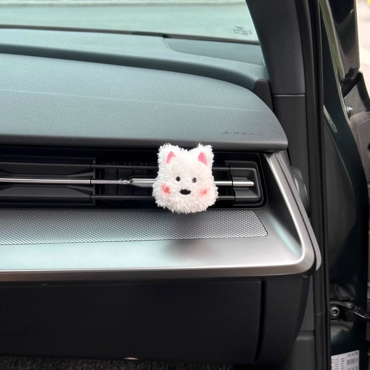 车载香薰收纳可爱卡通公仔毛绒西高地狗出风口香薰夹