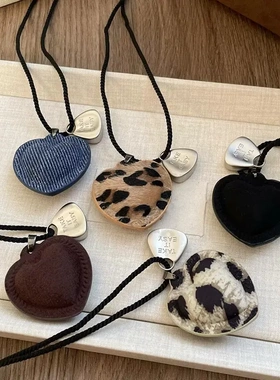 皮革爱心字母豹纹编织绳项链秋冬高级感毛衣链个性时尚新款项饰女