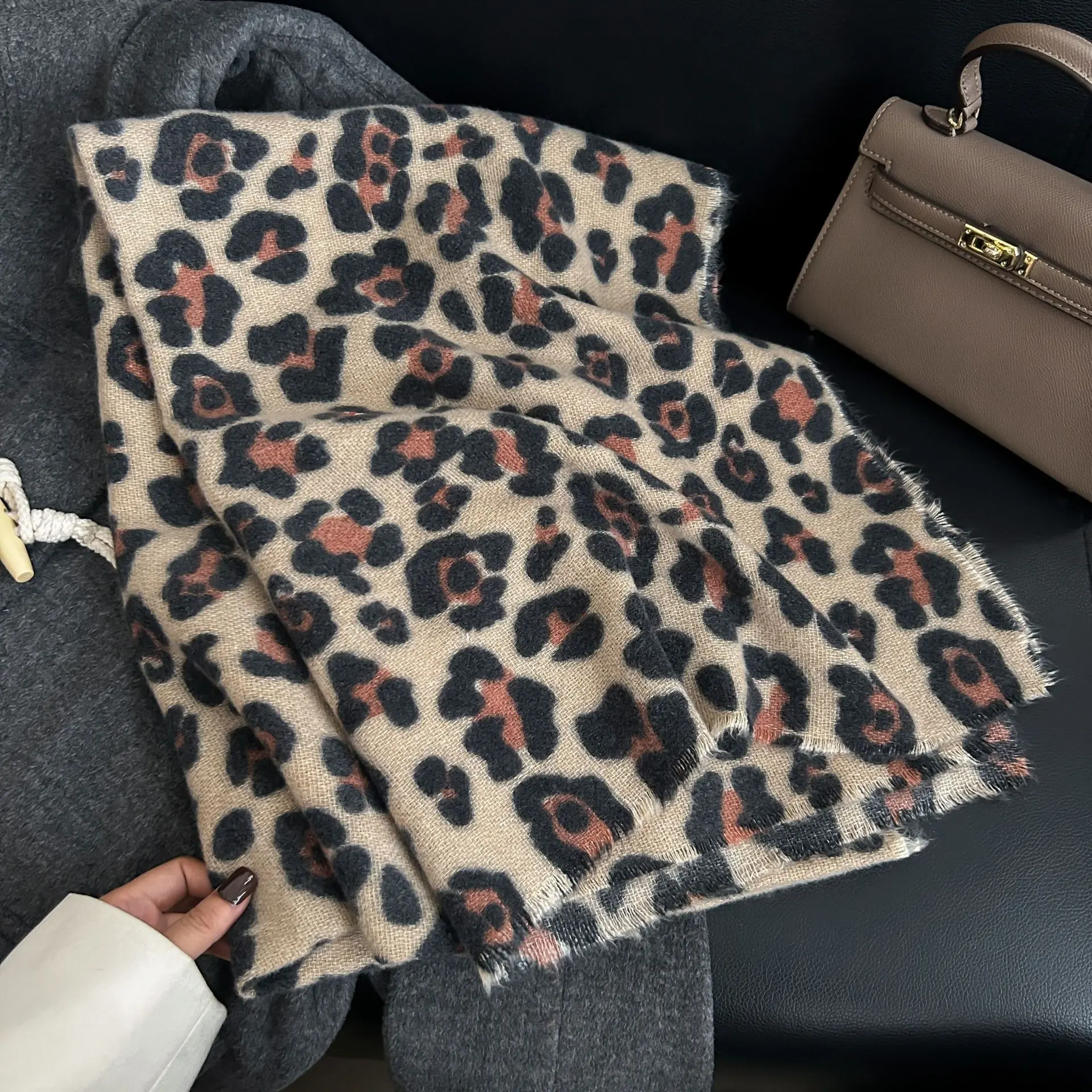 欧美时级感豹纹围巾秋冬女个性野性美气质仿羊绒保暖披肩