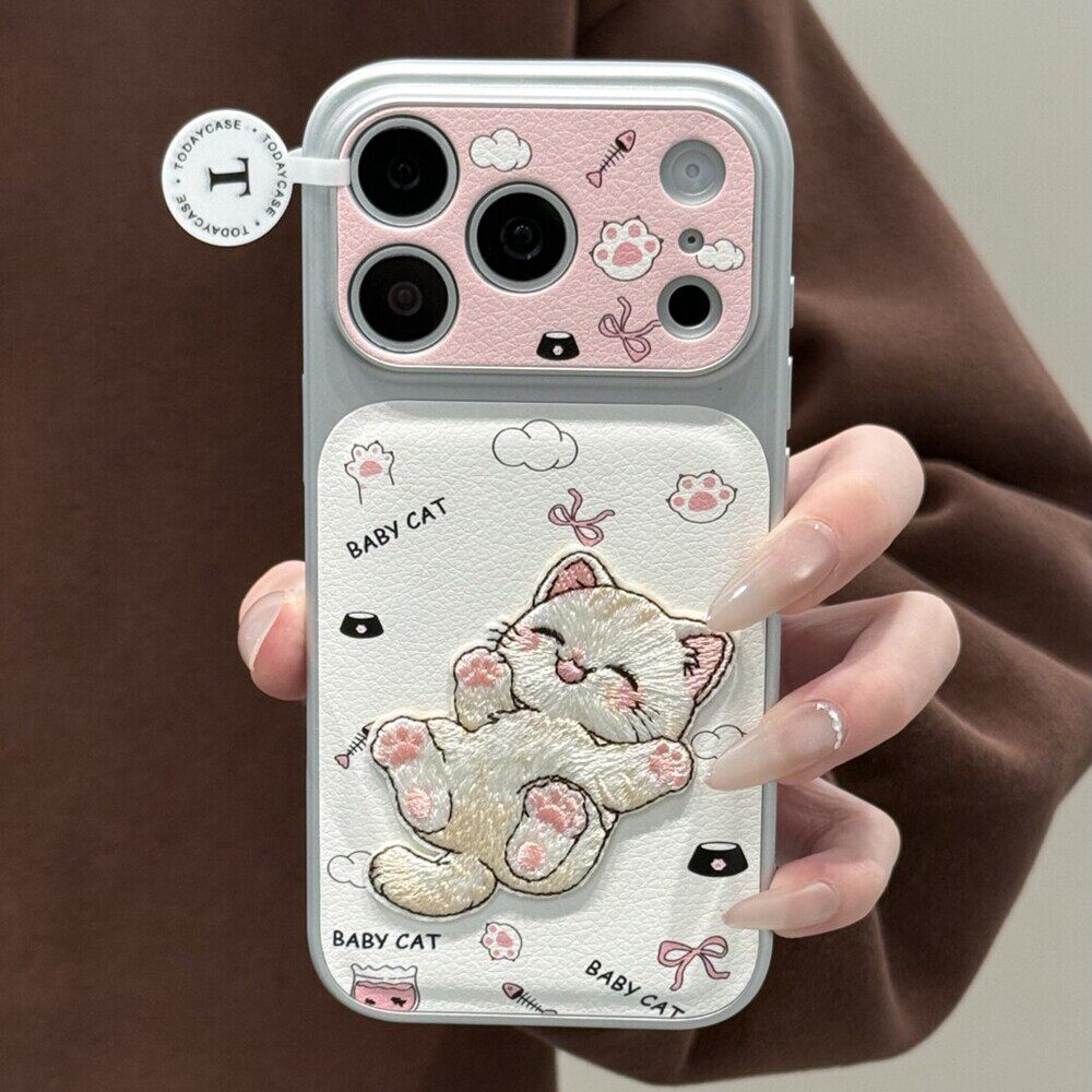 立体刺绣躺着猫咪可爱适用苹果17手机保护壳萌系iphone16promax卡通17promax矽胶新款15防摔带挂绳14皮质16女