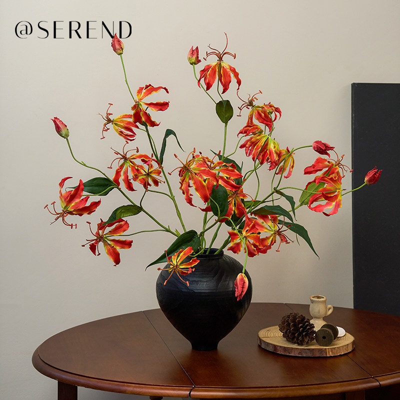 隅见仿真花嘉兰火焰百合花假花客厅餐桌卧室高级插花摆设装饰花艺图片
