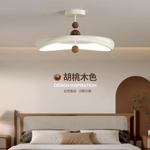 卧室灯中古侘家居寂风木纹吸顶灯创意奶油主卧书房间中山灯具