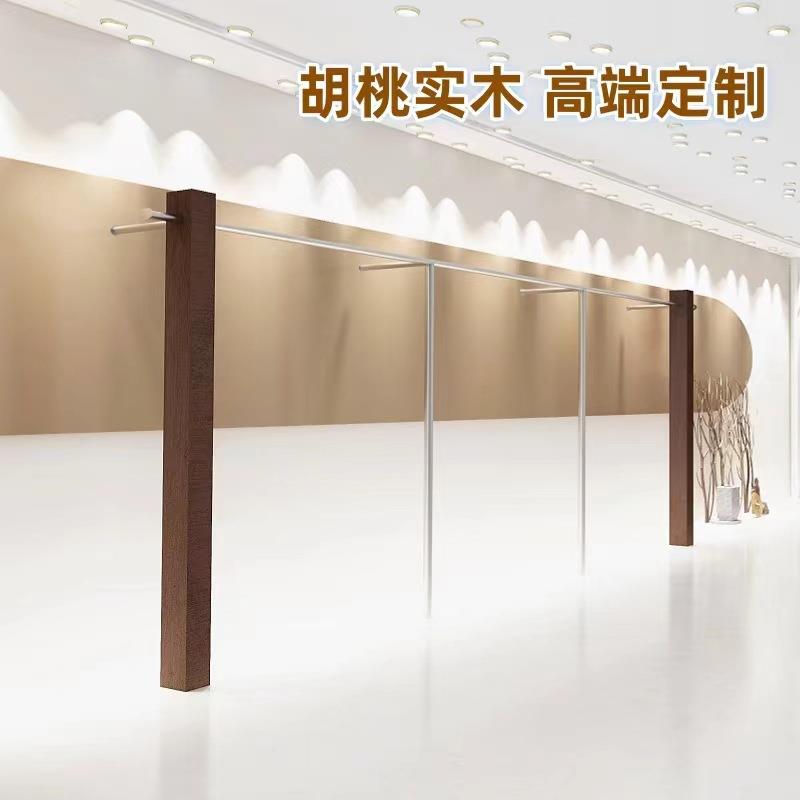 新款服装店展示架不锈钢上墙挂衣架胡桃色实木陈列架女装店落地架