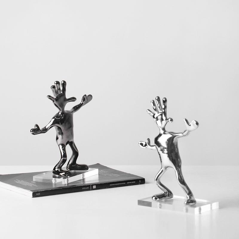 简约现代金属欢呼人物手掌摆件家居样板间售楼部儿童房书房装饰品