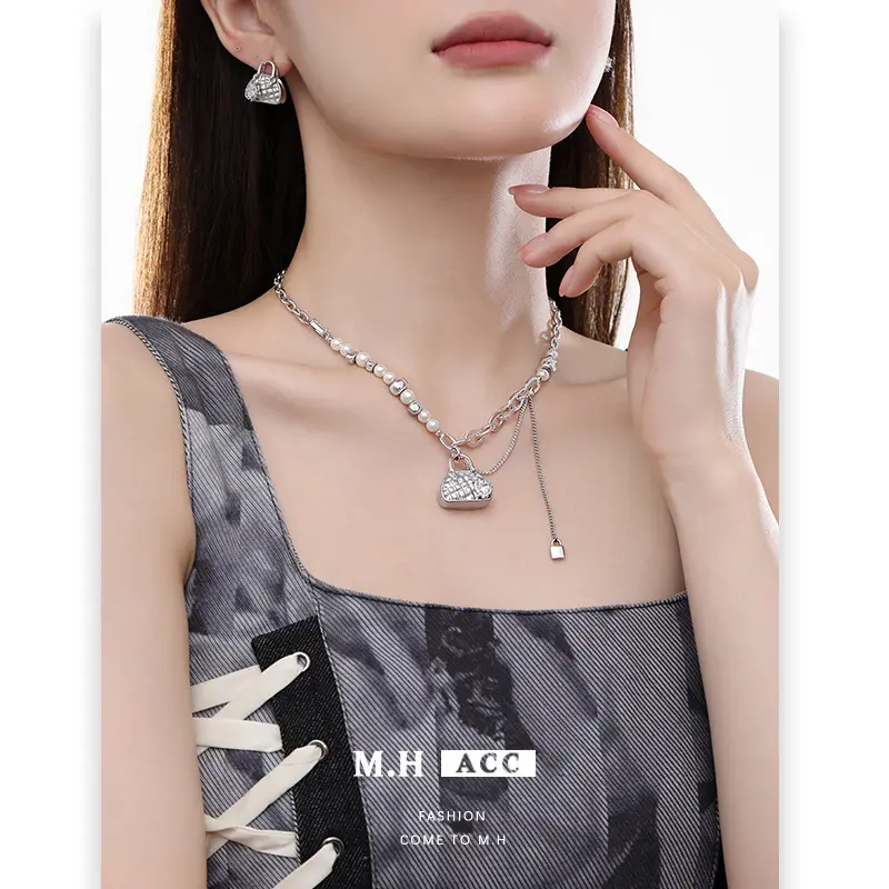 时尚轻奢珍珠项链百搭高级感包包小众设计锁骨链个性风潮吊坠