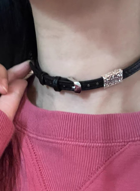 一款两戴黑色皮绳项链简约冷淡风设计感金属choker项圈锁骨链配饰