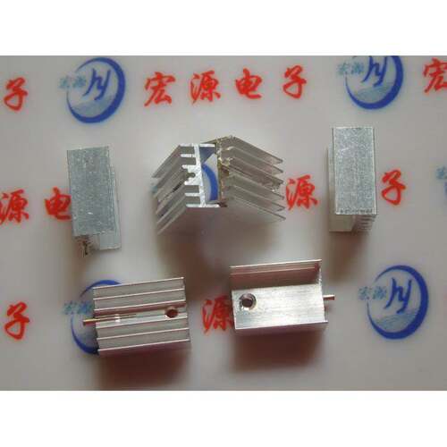 散热片 15*10*20MM 散热器 TO-220 三极管等专用 7805/12 带针