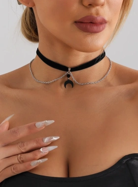 欧美配饰新品 哥特黑色天鹅绒链月牙吊坠项链 朋克万圣节珠宝女式