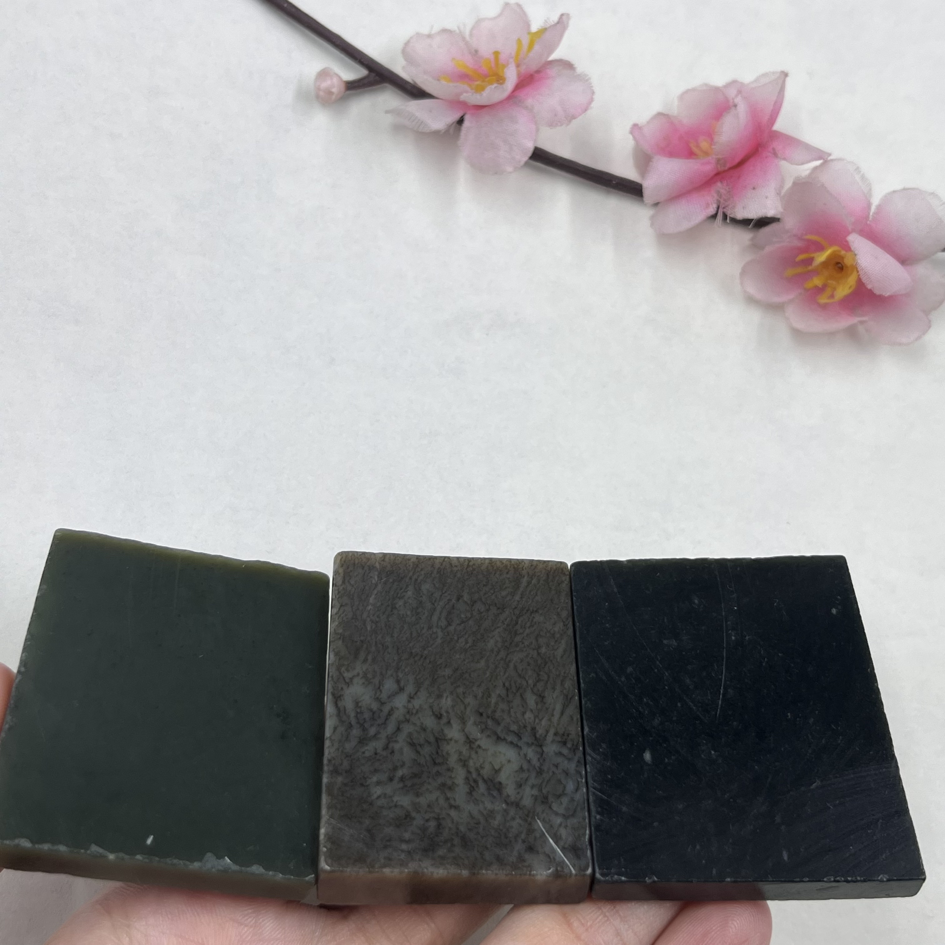 3件价新疆和田玉糖青玉且末牌子边角料玉石料片料毛料下脚料包邮t
