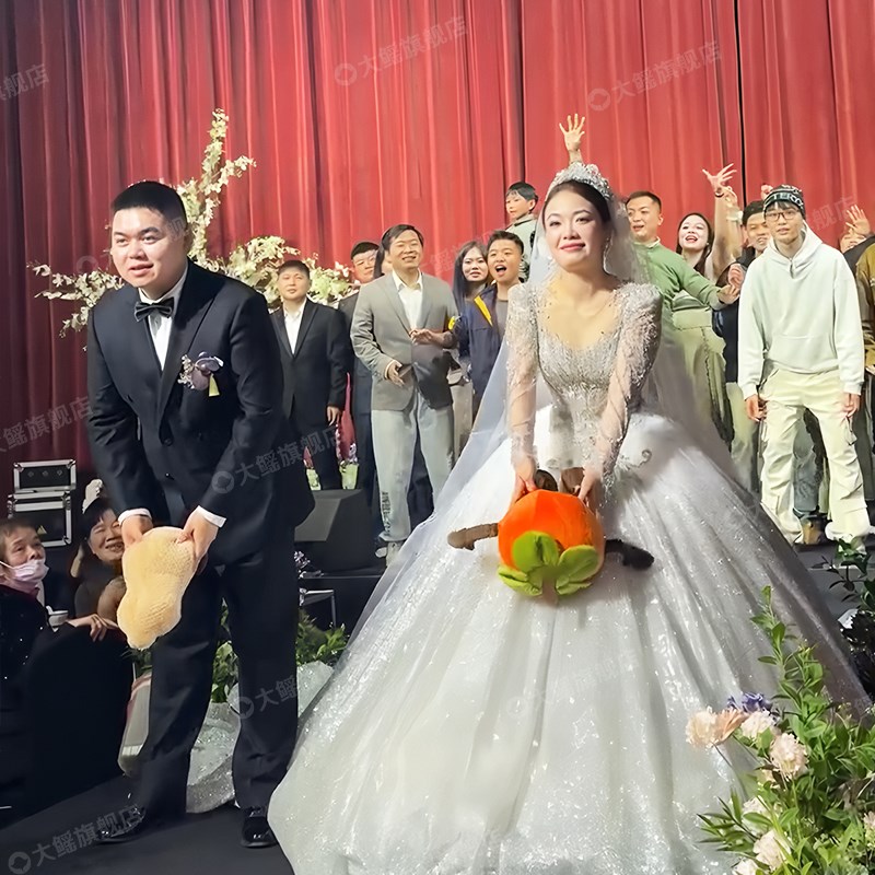 婚礼结婚柿子玩偶手捧花接亲游戏拍照道具好事发生菜抱枕抛洒娃娃