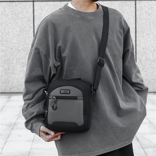 新款男士单肩斜挎包韩版休闲防水大容量旅行挎包多功能潮包