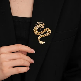 真金电镀锆石生肖龙珍珠款胸针个性设计感胸花高级感西装胸饰配饰