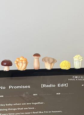 长蘑菇瞭！电脑萤幕装饰公仔办公桌面屏幕摆件可爱玩偶饰品