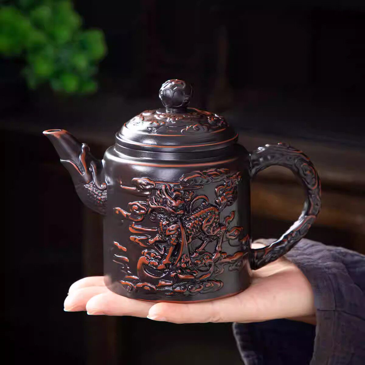 云南建水紫陶手工紫砂茶壶复古浮雕麒麟泡茶壶家用高档大容量单壶