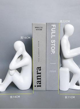 现代简约创意酒柜客厅工艺品摆件看书人物家居软装饰品桌面书档靠