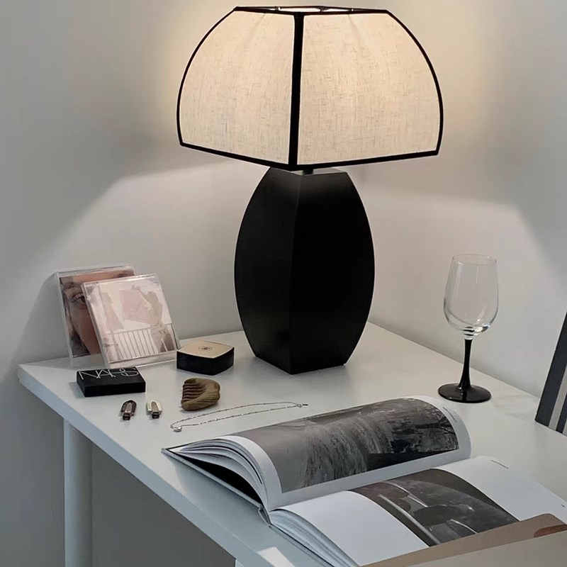 新中式铁艺布艺方罩中古台灯现代简约客厅书房卧室风格中式床头灯