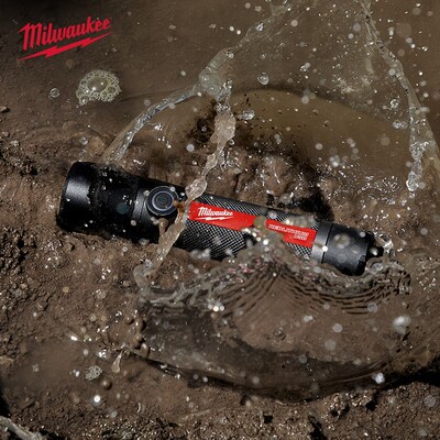 milwaukee美沃奇强光户外小手电筒防水便携LED可变焦长续航可充电