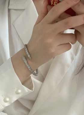 轻奢高品质手镯清冷破碎感精致金银锆石镯子小众设计百搭高级手环