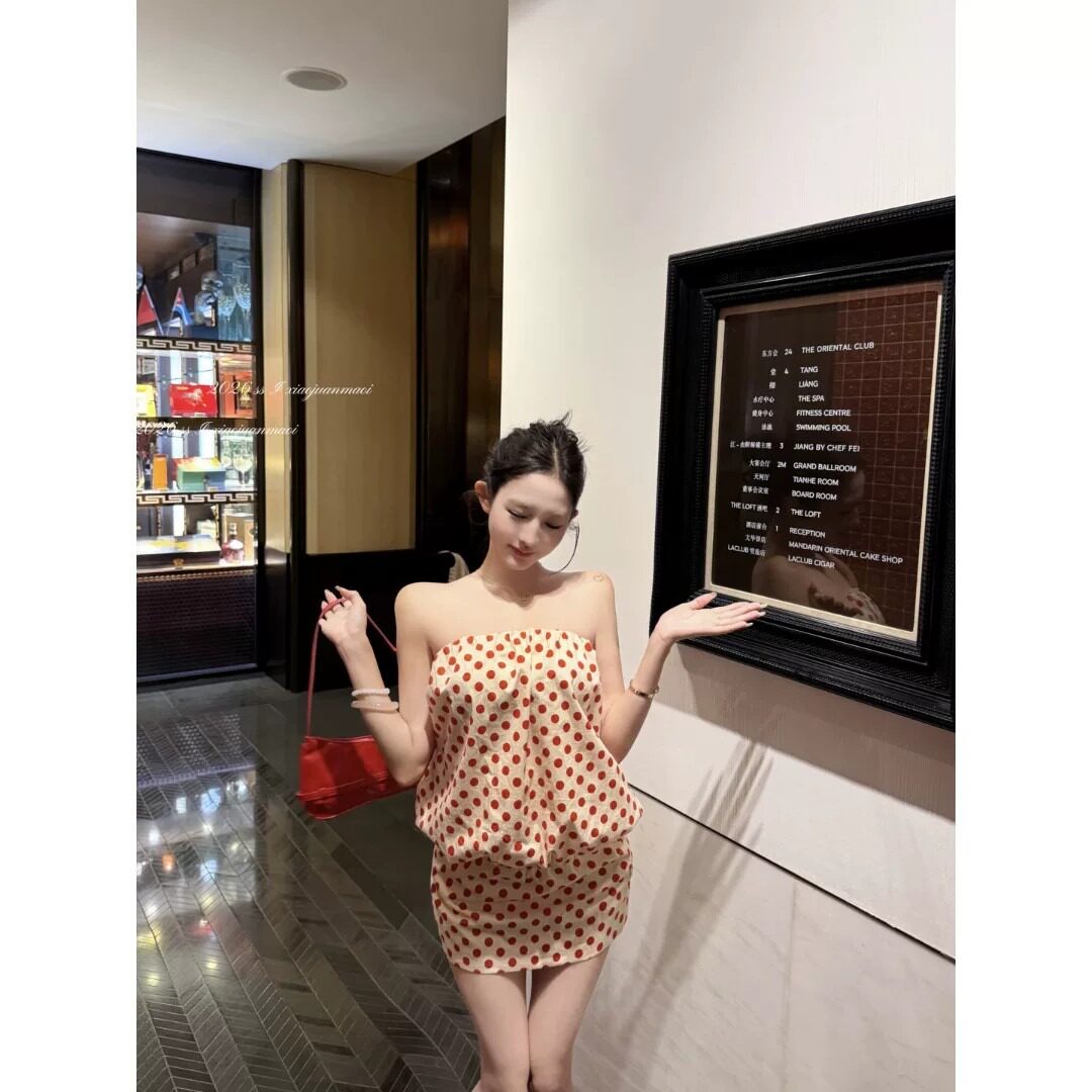 纯欲风红色波点抹胸连衣裙女夏季修身褶皱收腰包臀裙性感辣妹短裙