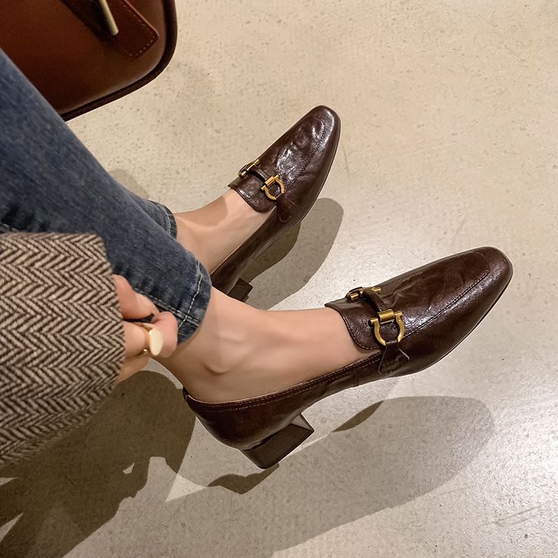 法式复古手抓纹羊皮马衔扣粗跟单鞋2024春季一脚蹬舒适柔软乐福鞋