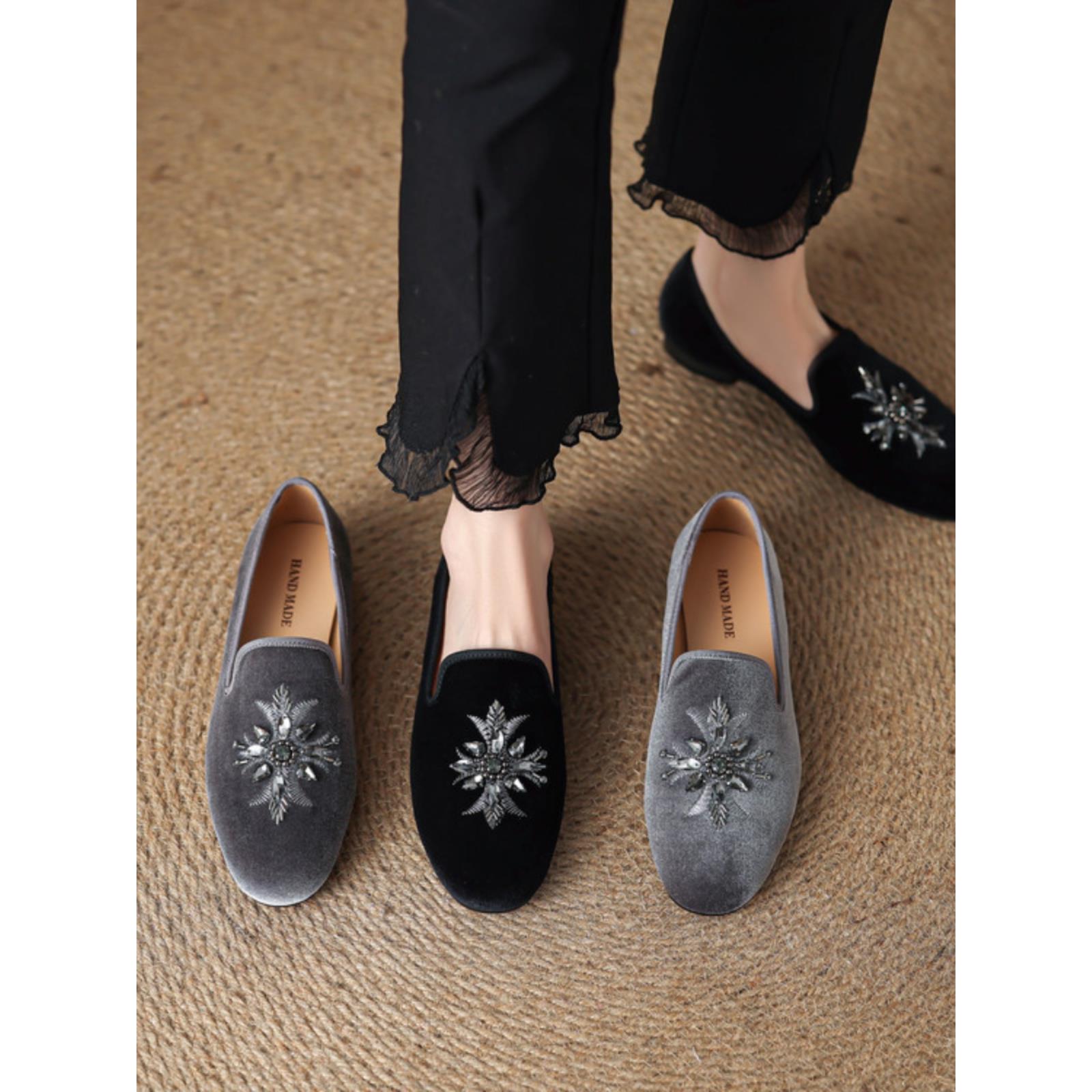 Shibaofeel覆古绣花软底女式春秋季新款金色天鹅绒平底鞋真皮豆豆