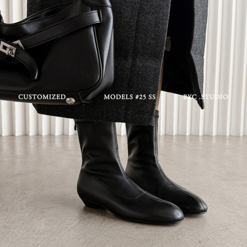 女士秀气不笨重时尚2025年新款粗跟圆头低跟短筒短靴子气质时装靴