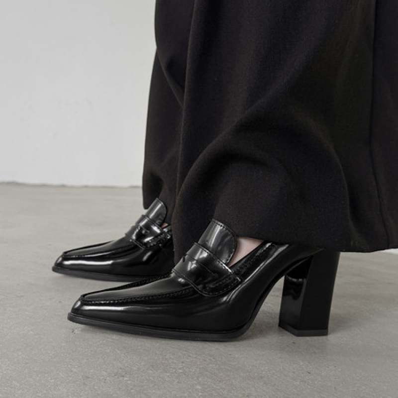 简约漆皮工作尖头单鞋女士2025年秋季新款百搭职业杏色粗跟高跟鞋