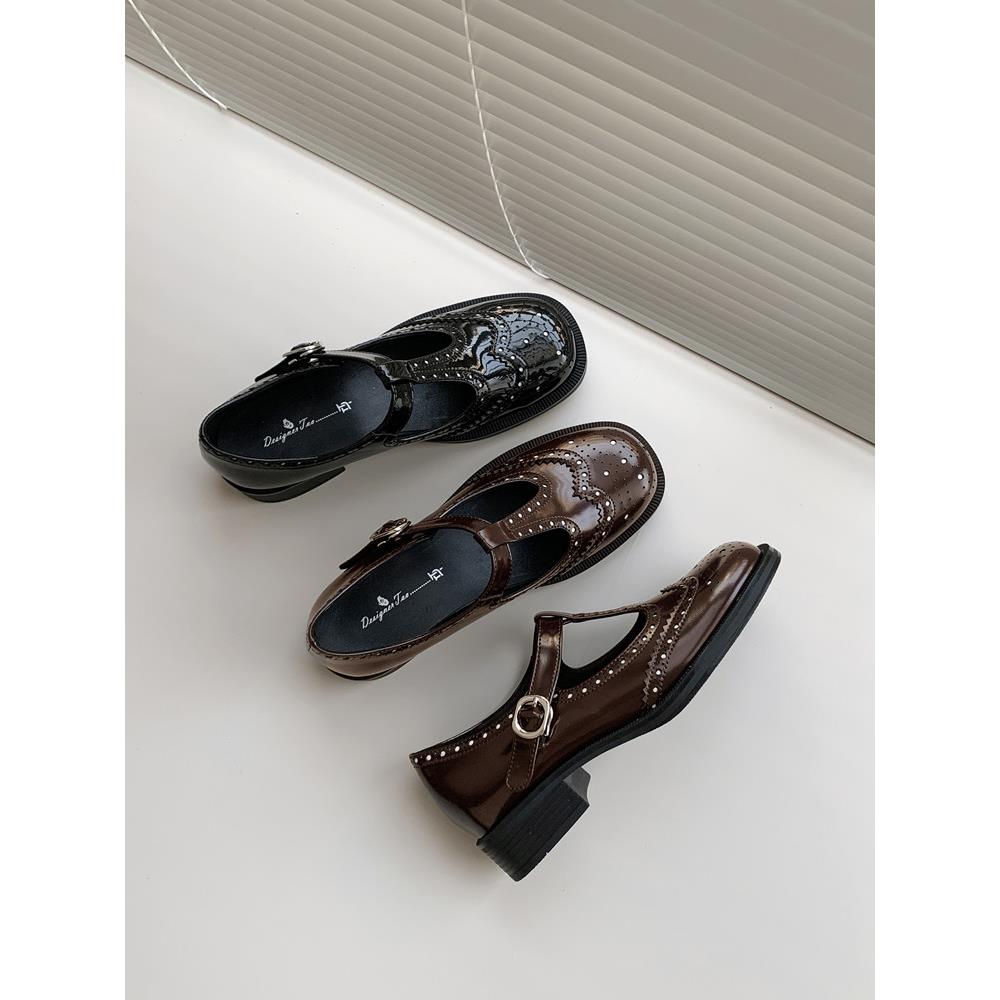 miu系学院~布洛克雕花铆钉英伦风小皮鞋T带乐福鞋真皮黑色单鞋女