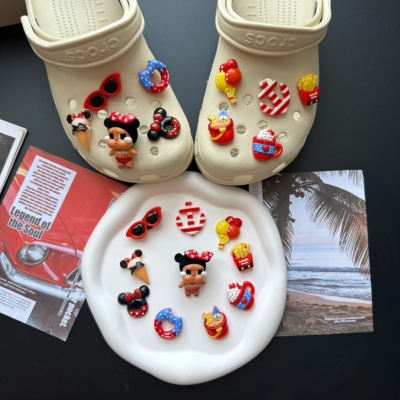 原创洞洞鞋鞋花泡泡玛特哭娃度假系列鞋花配饰diy适配CROCS鞋扣