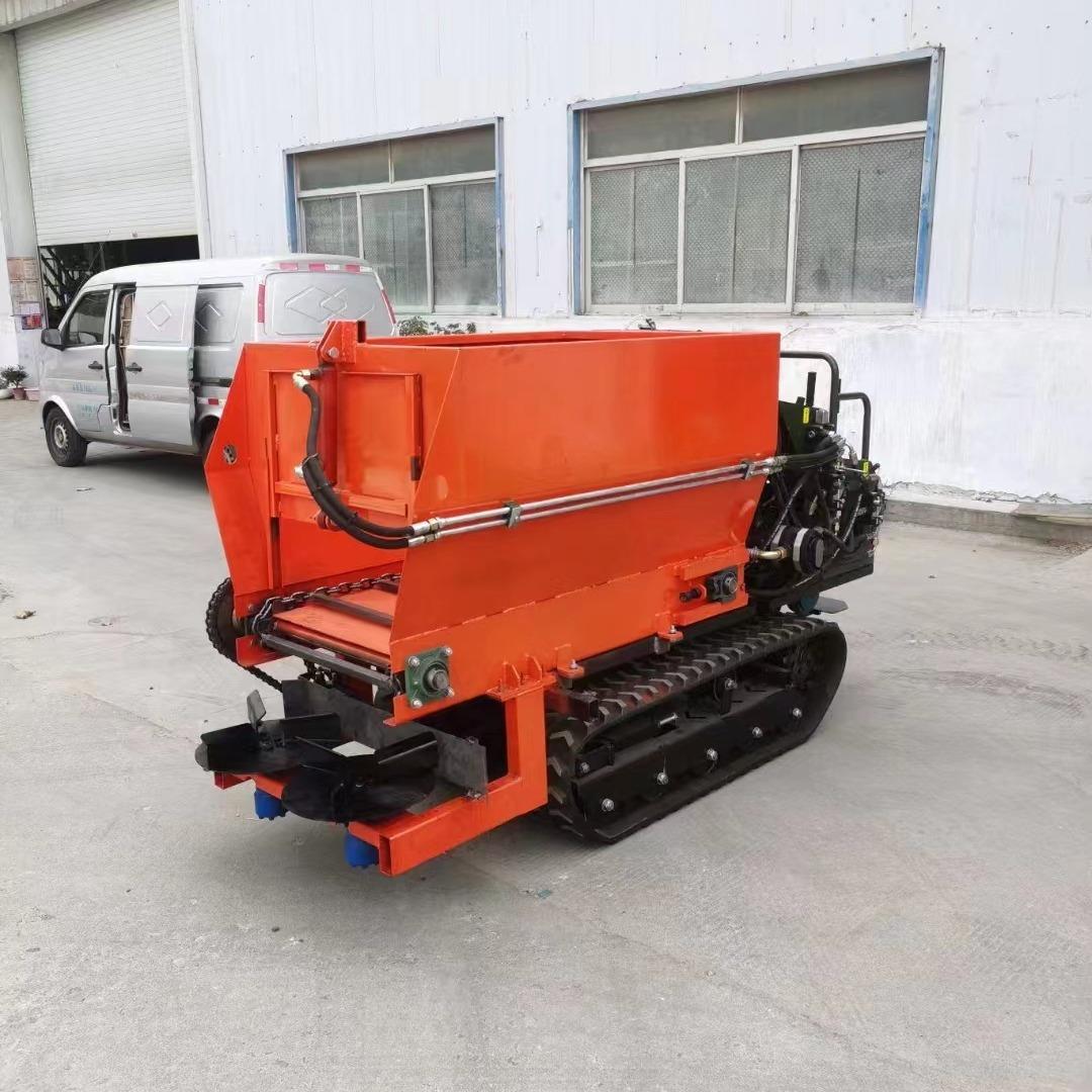 履带式撒粪车小型撒肥车全地形有机肥扬粪机柴油大马力施肥机