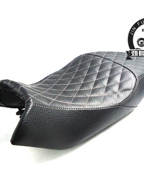 适用无极500AC菱形坐垫座包 隆鑫LX500-F机车复古毛毛虫座垫鞍座